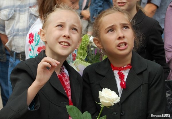 Луцькі депутати Яручик і Ткачук вітали першачків із Днем знань. ФОТО*