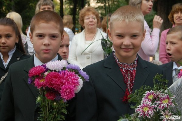 Луцькі депутати Яручик і Ткачук вітали першачків із Днем знань. ФОТО*