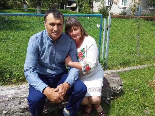 Годує воїнів і знімає ТіkТоk: чоловік з села на Волині передав для ЗСУ півтори тонни копченого м’яса