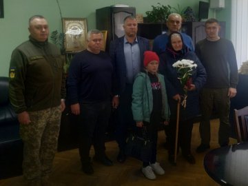 На Волині матері загиблого Героя вручили нагороду сина