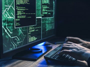 «Нафтогаз» заявив про масштабну кібератаку, в «Укрпошти» – значний збій