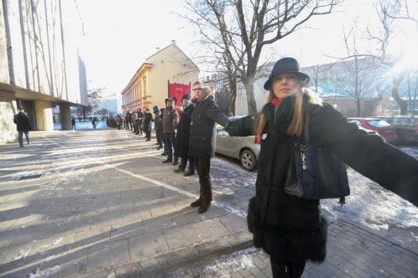 Литва підтримала Євромайдан «живим ланцюгом». ФОТО. ВІДЕО