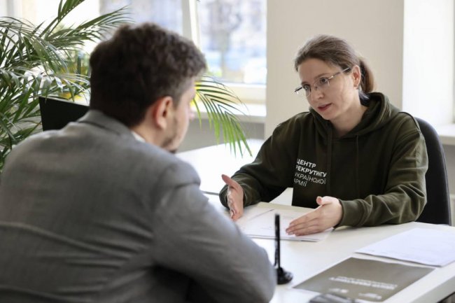 Перший в Україні рекрутинговий центр до ЗСУ відкрили у Львові