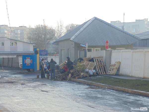 База луцьких ВВшників в облозі. ФОТО
