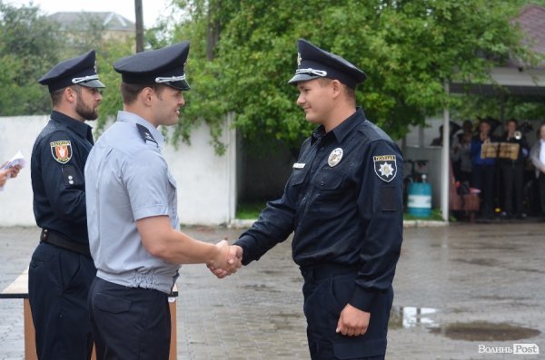 У Луцьку поліцейські отримали нові погони і звання. ФОТО