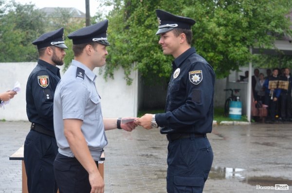 У Луцьку поліцейські отримали нові погони і звання. ФОТО