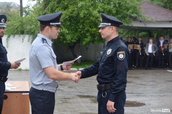 У Луцьку поліцейські отримали нові погони і звання. ФОТО