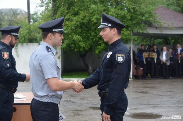 У Луцьку поліцейські отримали нові погони і звання. ФОТО