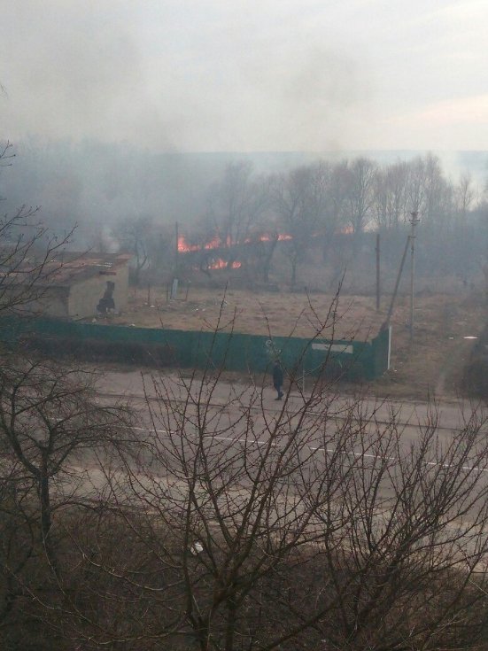 Біля волинського дитсадка горіла трава