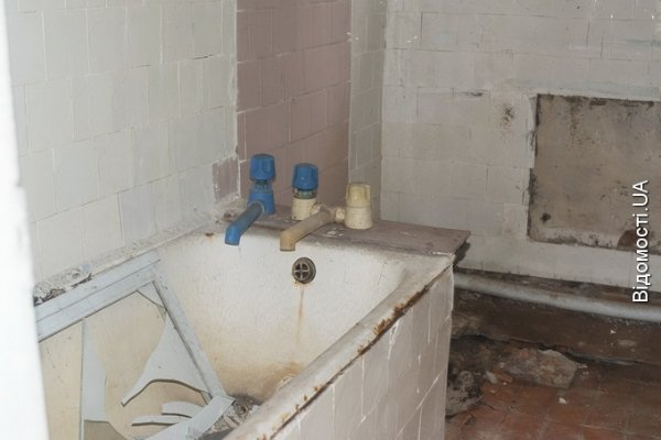 Всередині лікувального корпусу