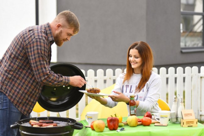 Осінні барбекю-посиденьки: луцький фотограф зазнімкував молоду пару на відпочинку в «Оріоні»*