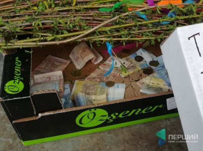 «Треба? Бери» – у Луцьку волинянин роздає вербу. ФОТО