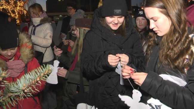 У центрі Луцька розвісили сотню ангеликів. ВІДЕО