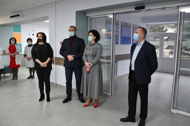 У луцькій поліклініці капітально відремонтували хол. ФОТО