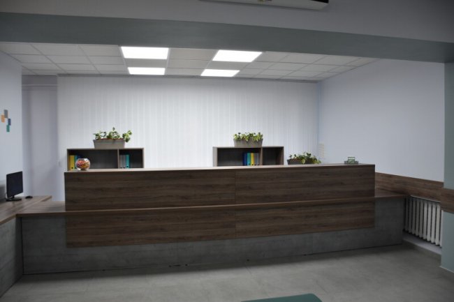 У луцькій поліклініці капітально відремонтували хол. ФОТО