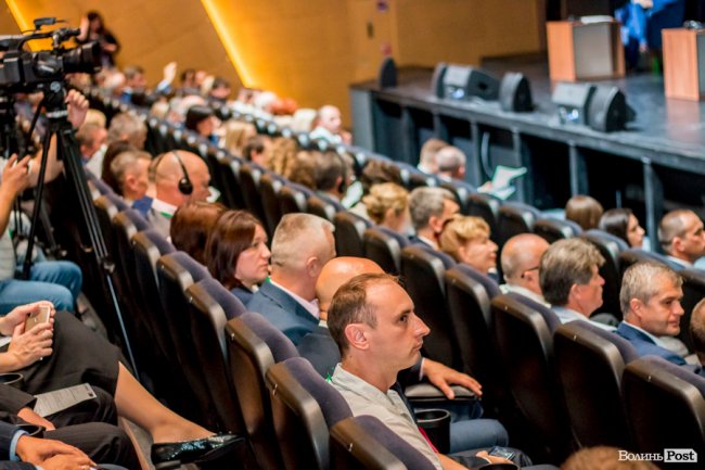 Сотні гостей та офіційні вітання: у Луцьку – міжнародний бізнес-форум. ФОТО