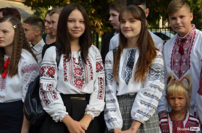 Перший дзвоник у луцькій школі №17. ФОТО