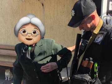 У Луцьку патрульні допомогли 96-річній бабусі повернутися додому