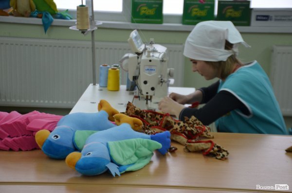 Безпека та якість: луцька фабрика показала, як виготовляє іграшки