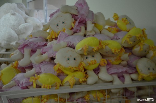 Безпека та якість: луцька фабрика показала, як виготовляє іграшки