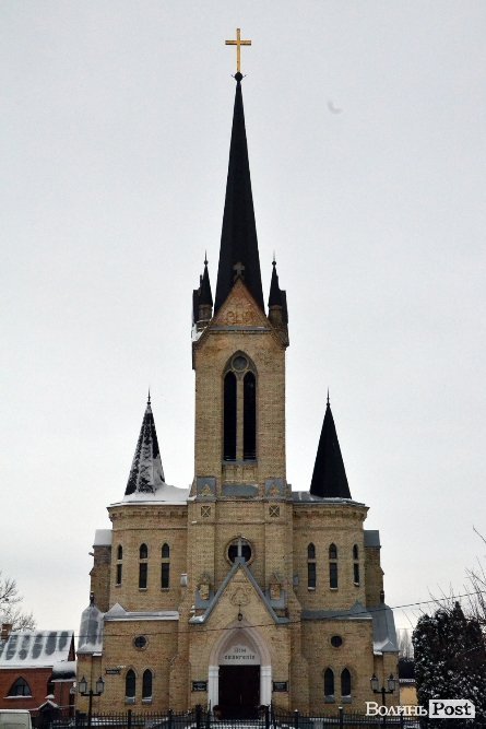 Фото снігового ранку в Луцьку