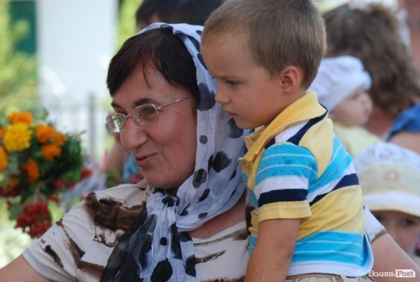 Як у Луцьку святили яблука та мед. ФОТО