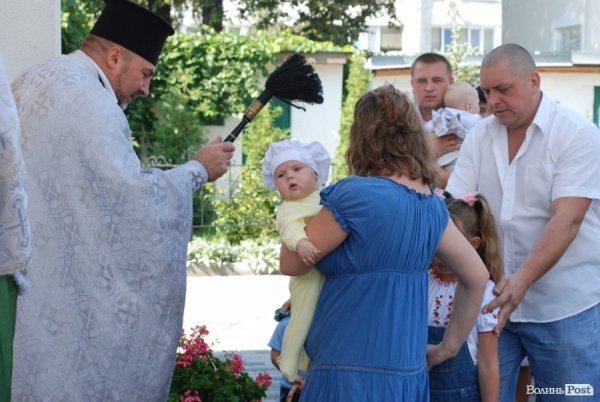 Як у Луцьку святили яблука та мед. ФОТО