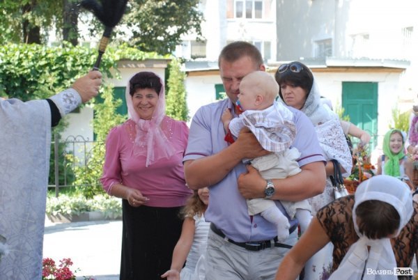 Як у Луцьку святили яблука та мед. ФОТО