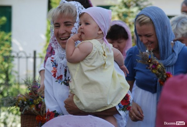 Як у Луцьку святили яблука та мед. ФОТО