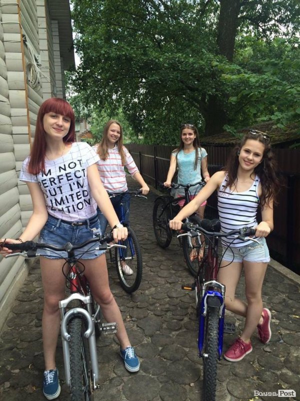 Молодіжні лідери міста Луцька розважалися на Світязі. ФОТО