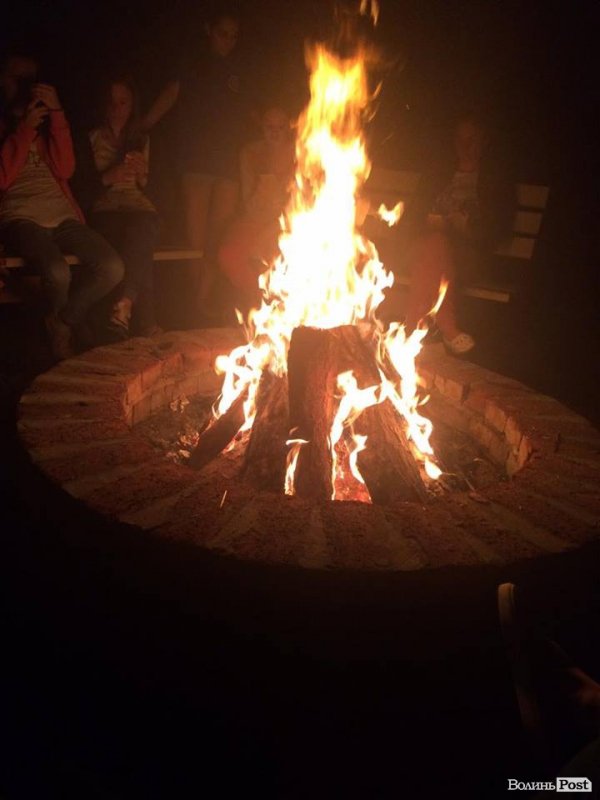 Молодіжні лідери міста Луцька розважалися на Світязі. ФОТО