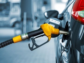 Після атак на НПЗ росія заборонила експорт бензину