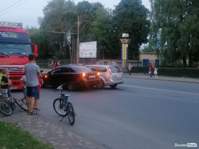 У Луцьку – аварія за участі двох легковиків. ФОТО
