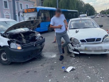 У Луцьку не розминулися легковики. ФОТО