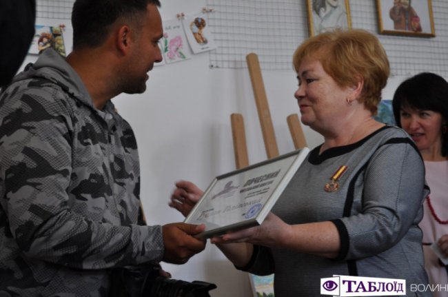 У Луцьку відкрили виставку неймовірних картин доньки загиблого героя. ФОТО