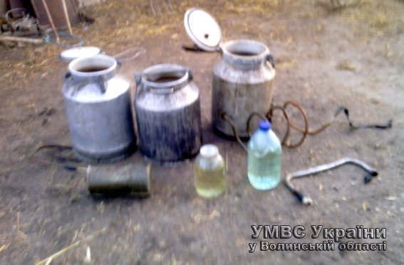 Як волинські правоохоронці знищували самогон. ФОТО