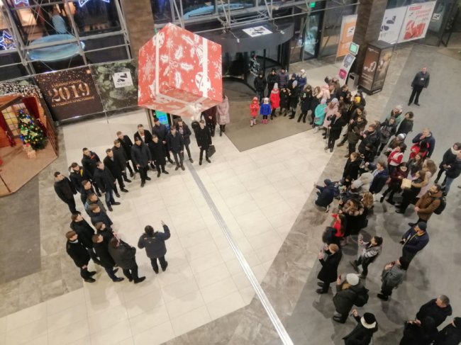 Волинські семінаристи влаштували різдвяний флешмоб у «ПортСіті». ФОТО. ВІДЕО