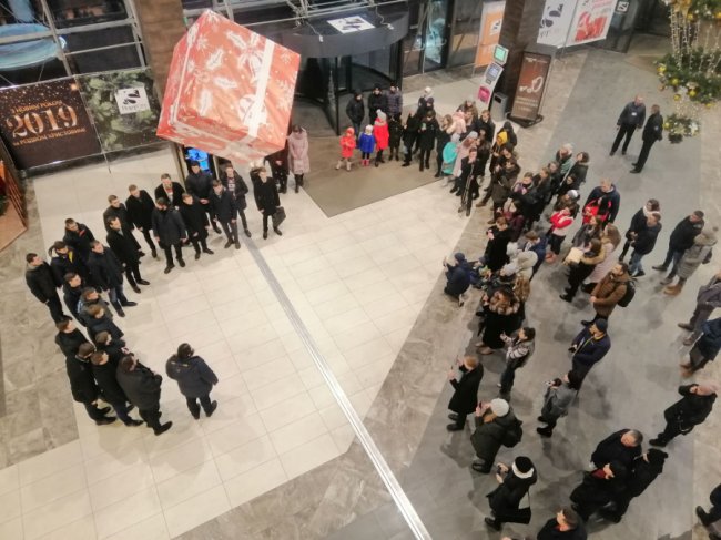 Волинські семінаристи влаштували різдвяний флешмоб у «ПортСіті». ФОТО. ВІДЕО