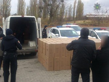 У Луцьку спіймали правоохоронця з повним авто контрафакту. ФОТО