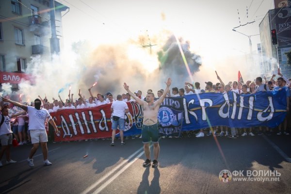 Марш фанів «За єдність України» у Луцьку. ФОТО