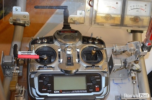 Луцькі умільці презентували каски та безпілотники для АТО. ФОТО