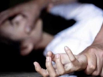 Батька били і змушували спостерігати: на Київщині окупанти ґвалтували маму і дочку