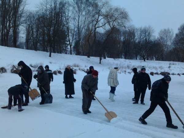 У Луцьку з'явилася «халявна» ковзанка. ФОТО