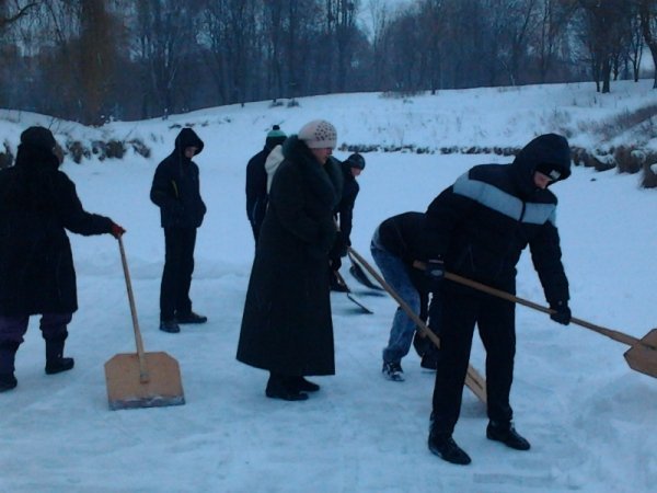 У Луцьку з'явилася «халявна» ковзанка. ФОТО