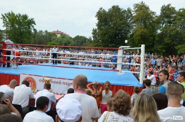 У Луцьку думали, билися і мірялися. ФОТО