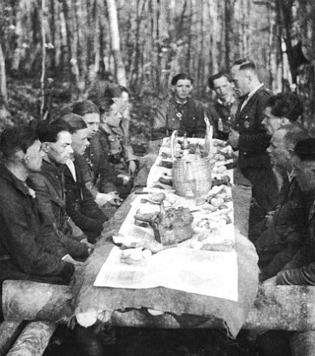 Великдень, імовірно - 1950 року. Промовляє Петро Мельник 