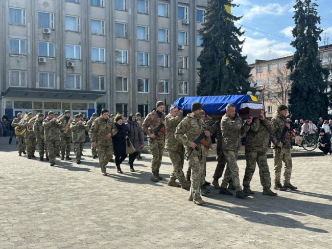 «Народився в росії, однак у його серці – Україна»: у Ковелі попрощались з Героєм Олександром Галенком