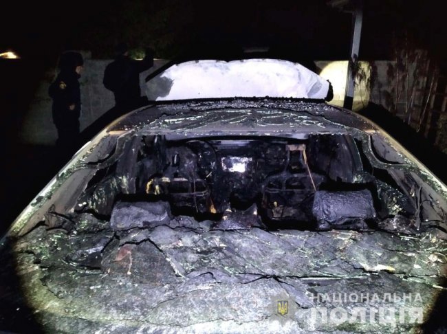 У Рівному спалили автівку родини ексдепутата. ФОТО