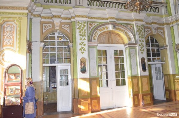 У центрі Луцька ремонтують собор. ФОТО