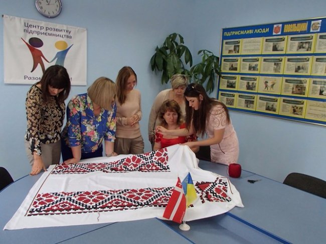 У Ковелі трудяться над вишиванкою для 7-метрового пам’ятника